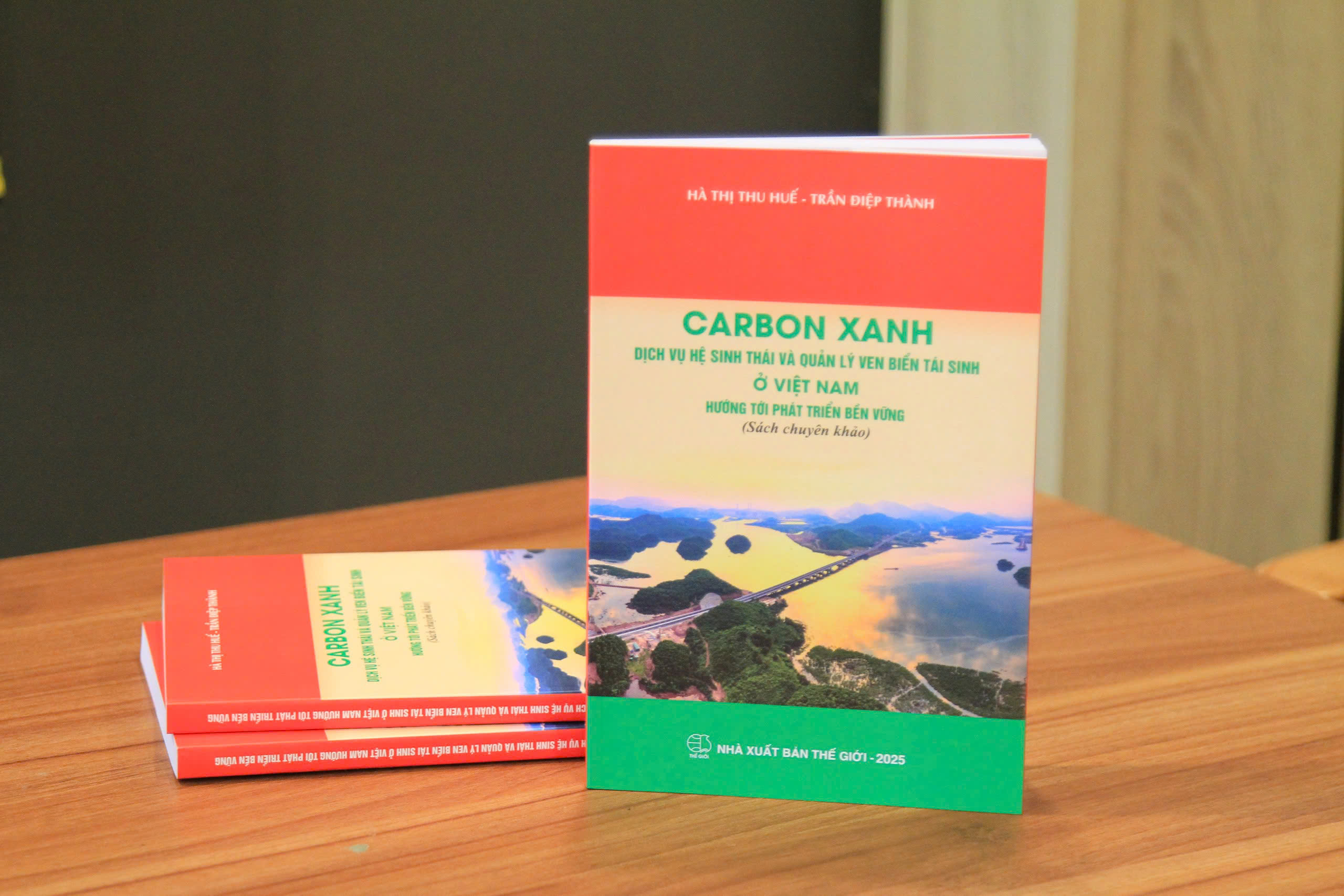 Ra mắt sách chuyên khảo về Carbon xanh và quản lý ven biển tái sinh ở Việt Nam